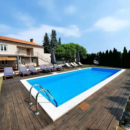 아파트 Large In Istria With Private Pool